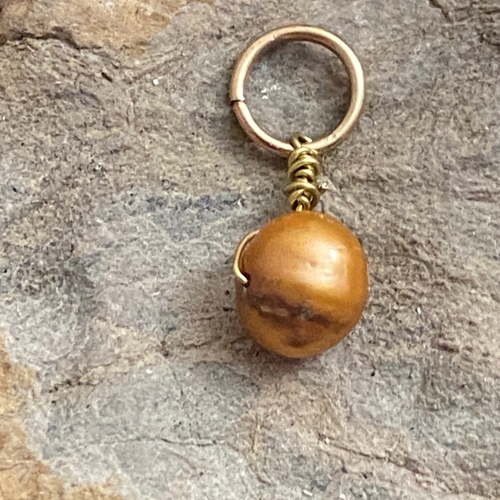 5/$10❤️❤️❤️NEW Amber Tone Cultured PEARL Pendant Charm